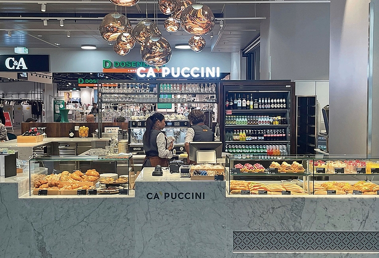 Italienische Kaffeekultur im Perry Center: Das neue Ca’Puccini empfängt seine Gäste mit einer modernen Einrichtung und einer grossen Auswahl an süssen und herzhaften Köstlichkeiten.Bild: Regina Lüthi