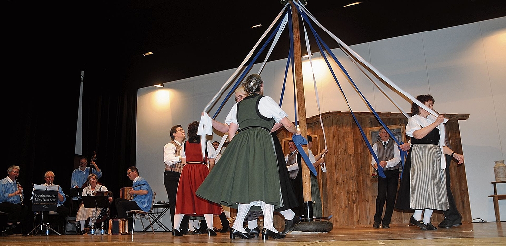 Auch die Tanzgruppe zeigte ihr Können.bilder: Beat Wyttenbach Auch die Tanzgruppe zeigte ihr Können.bilder: Beat Wyttenbach