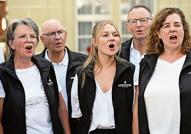 Die Zofinger Jodlerinnen und Jodler begeisterten das Publikum vor der Markthalle.Bilder: Manuel Arnold