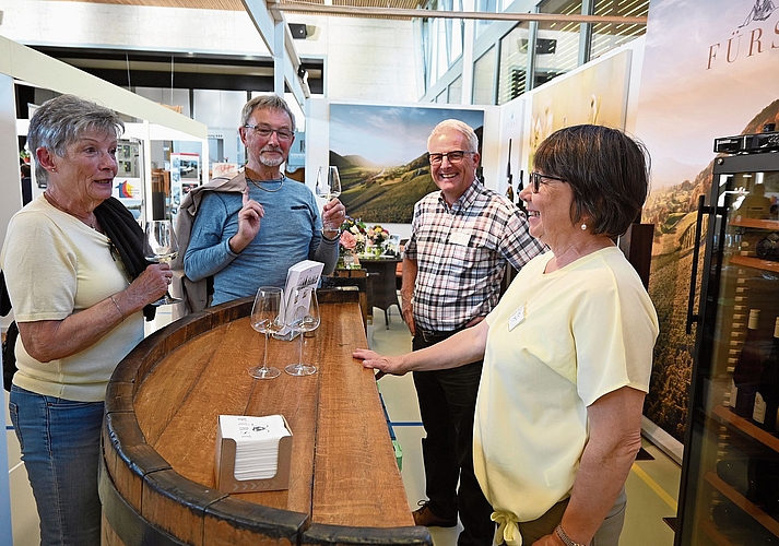 Die Weine vom Weingut Fürst aus Hornussen machten sichtlich Freude.Bild: thomas Fürst