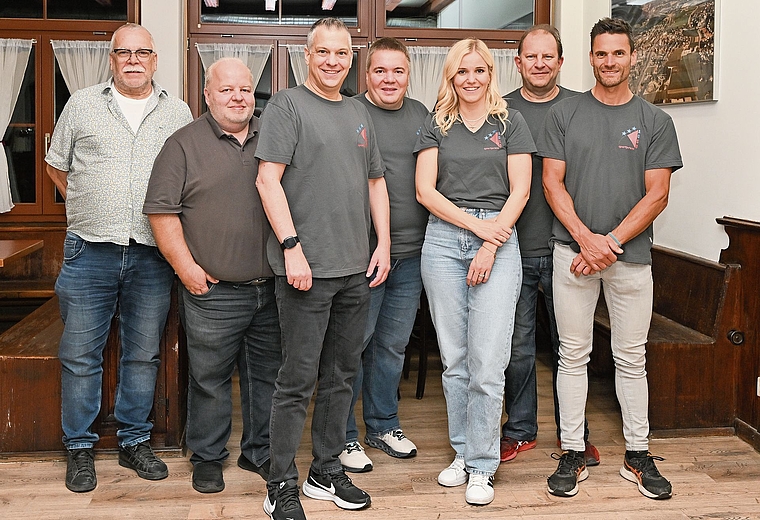 Der Vorstand von Sportpress AG/SO (von links): Urs Freitag, Roli Marti, Christian Boss, Philipp Ammann, Jasmin Langenegger, Raphael Galliker, Adrian Remund.Bild: zvg