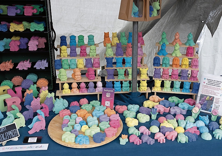 Fantasievolle Figuren aus Strassenmalkreide. Fantasievolle Figuren aus Strassenmalkreide.