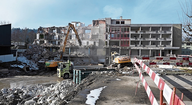 Bald ganz weg: Das ehemalige Wohnheim in der Borna.Bild: Thomas Fürst