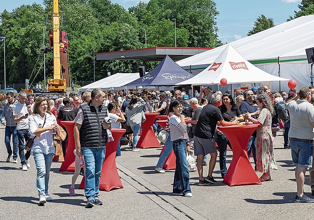Bei herrlichem Wetter wurde das Jubiläum mit der Bevölkerung gefeiert. Bilder: Regina Lüthi