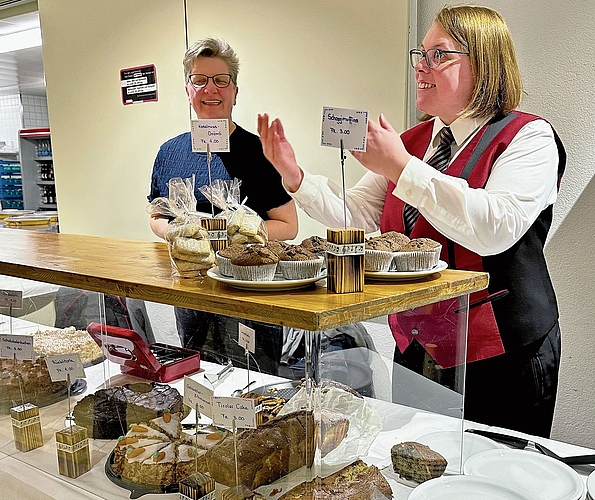 Eine stattliche Anzahl Kuchen stand im Angebot. Eine stattliche Anzahl Kuchen stand im Angebot.