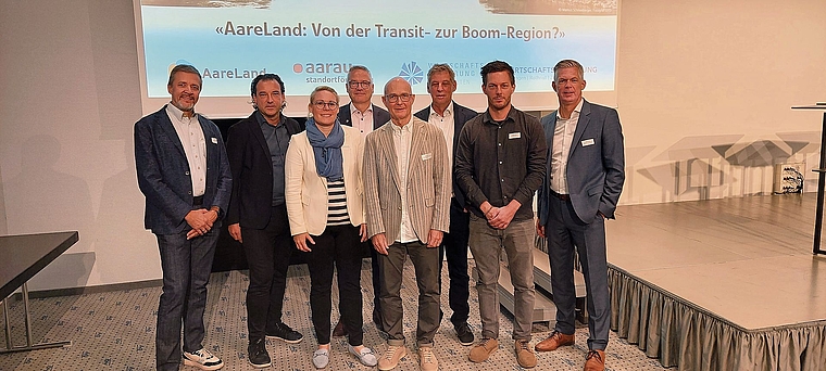 Sie diskutierten über die Zukunft und das Entwicklungspotenzial des AareLands (v. l.): Andreas Brägger, Remo Daguati, Alexandra Mächler, Thomas Marbet, Adrian Borer, Carlo Degelo, Roman Caspar und Rolf Schmid.bild: zvg