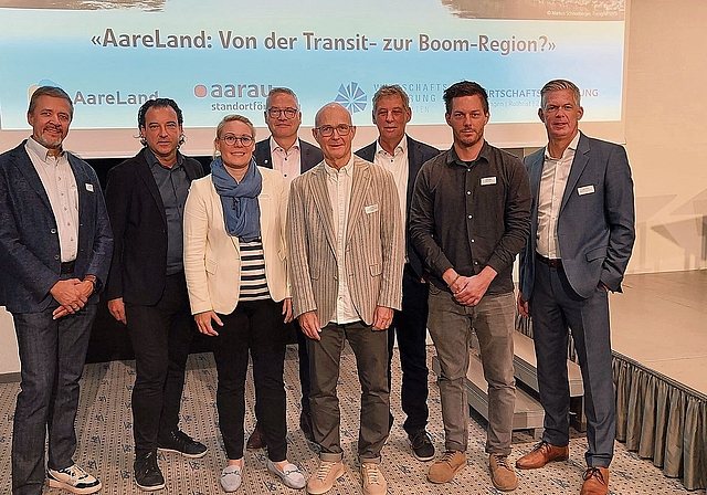 Sie diskutierten über die Zukunft und das Entwicklungspotenzial des AareLands (v. l.): Andreas Brägger, Remo Daguati, Alexandra Mächler, Thomas Marbet, Adrian Borer, Carlo Degelo, Roman Caspar und Rolf Schmid.bild: zvg