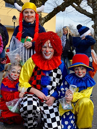 In Clown- und Wikingerkostüm kam Claudia Fiechter mit ihren Kindern Enea, Jannis, und Andrin (v.l.n.r.). In Clown- und Wikingerkostüm kam Claudia Fiechter mit ihren Kindern Enea, Jannis, und Andrin (v.l.n.r.).