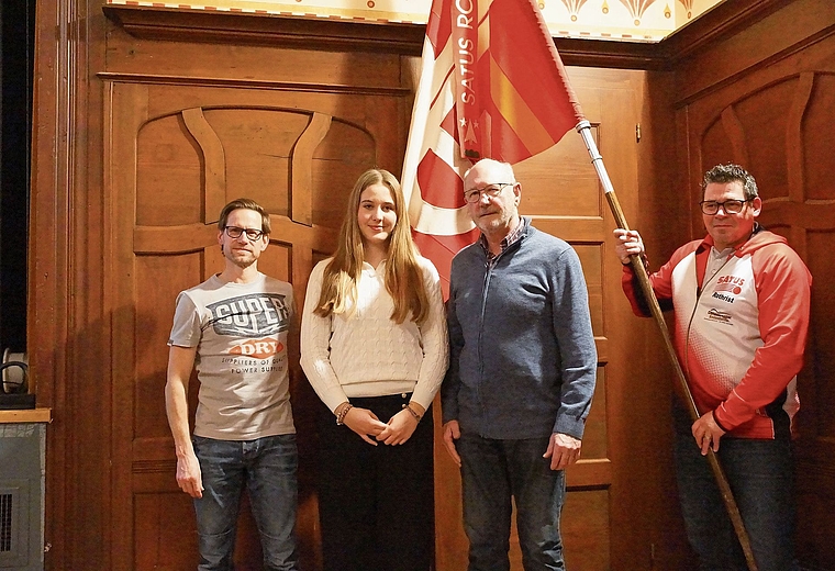 Reto Wehrli, Kaira Volken und Manfred Wuffli (v.l.) wurden an der Generalversammlung des Satus Rothrist von Präsident Severin Probst mit der Ehrenmitgliedschaft ausgezeichnet.Bild: Hansruedi Wülser