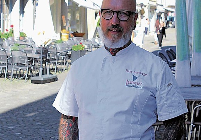 Hans Leutwyler hat die Initiative ergriffen. Mit einem Crowdfunding möchte er eine neue Weihnachtsbeleuchtung für Zofingen finanzieren.Bild: Rafael Hüssy