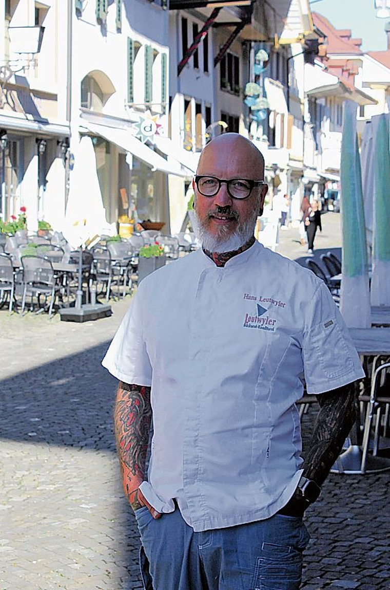 Hans Leutwyler hat die Initiative ergriffen. Mit einem Crowdfunding möchte er eine neue Weihnachtsbeleuchtung für Zofingen finanzieren.Bild: Rafael Hüssy