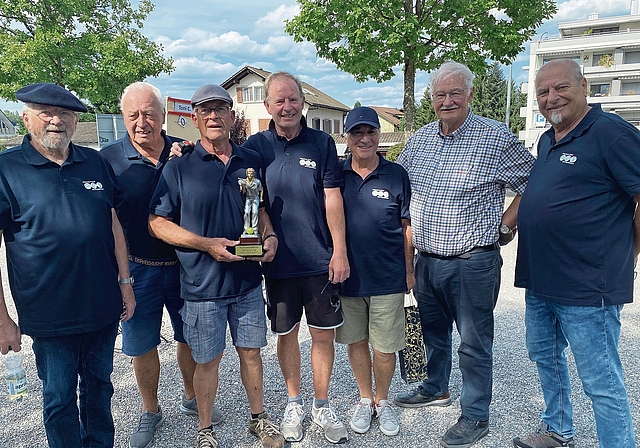 Hans Vonaesch, Guido Allemann, Cupsieger Pesche Riesen, Vizepräsident Viktor Andenmatten, Toni Capezzuto, Präsident Werner Kurth und Hans Schürch (von links).Bild: Ruedi Friedli