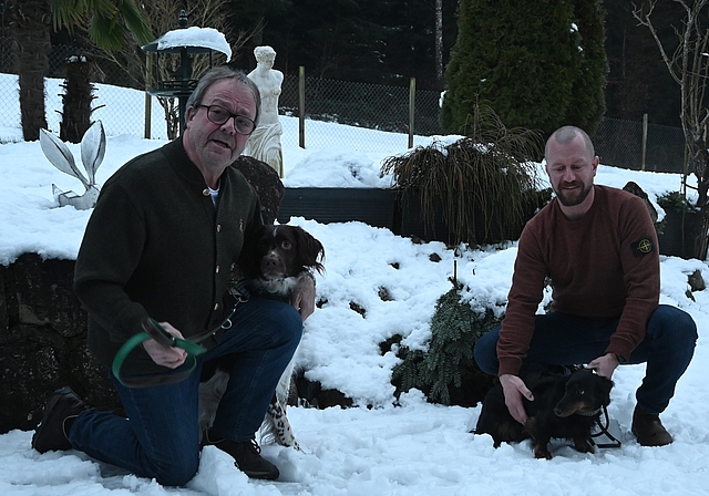Wechsel an der Spitze der Jagdgesellschaft Murgenthal: Von Marco Caneri (links) mit Jagdhund Helios zu Ueli Wyss mit Jagdhund Arya.