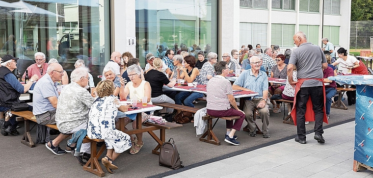 Die Sitzplätze beim Risotto-Essen sind immer begehrt.Bild: Archiv Patrick Lüthi