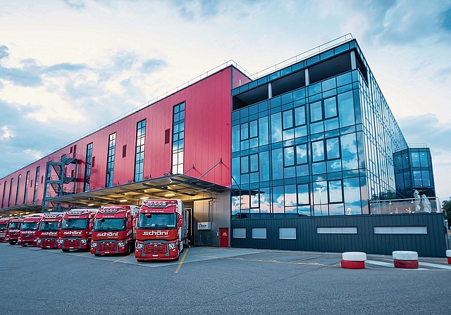 Schöni Transport feiert am 6. Juni das 10-Jahr-Jubiläum seines Standorts in Rothrist.Bild: Gabriel Hüsler