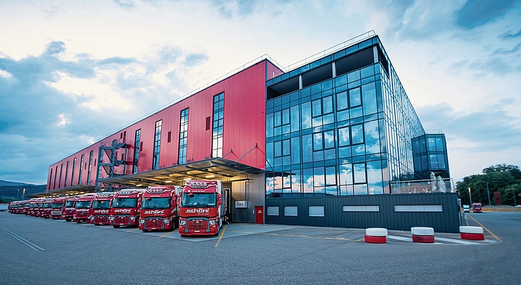 Schöni Transport feiert am 6. Juni das 10-Jahr-Jubiläum seines Standorts in Rothrist.Bild: Gabriel Hüsler