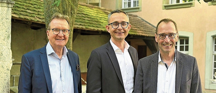 Hans-Ruedi Hottiger, VR-Präsident StWZ, Stadtpräsident André Kirchhofer, Vertreter der Aktionärin, und Paul Marbach, Geschäftsführer StWZ (von links).Bild: zvg