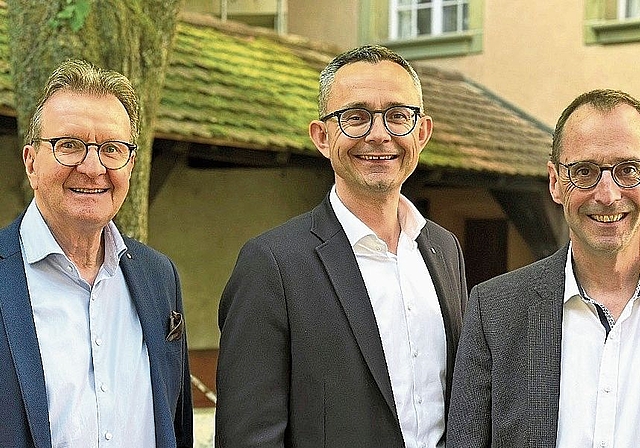 Hans-Ruedi Hottiger, VR-Präsident StWZ, Stadtpräsident André Kirchhofer, Vertreter der Aktionärin, und Paul Marbach, Geschäftsführer StWZ (von links).Bild: zvg