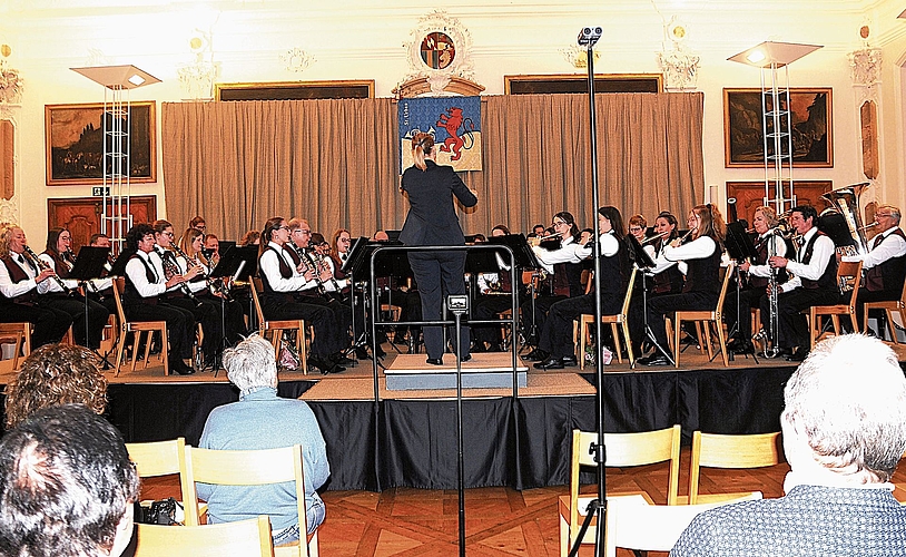 Die Musikgesellschaft St. Urban beeindruckte mit starken Klängen und sorgte für viel Applaus. Bilder: Beat Wyttenbach
