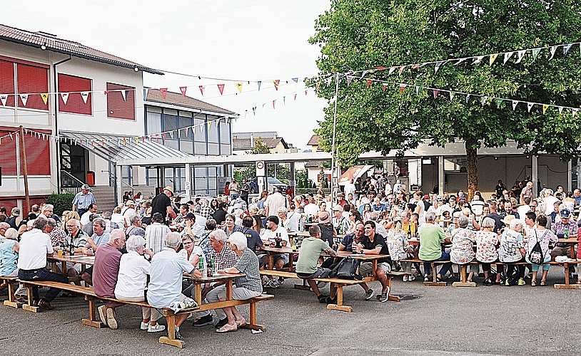 Mehr als 200 Personen nahmen an der 1. August-Feier teil.Bilder: Beat Wyttenbach
