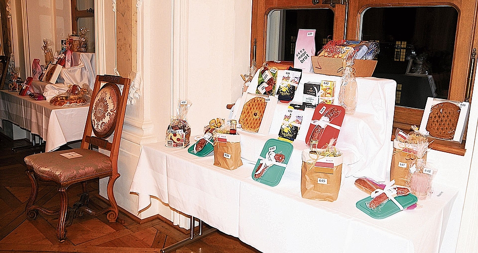 Gabentempel: Wer Losglück hatte, durfte einen dieser Preise mit nach Hause nehmen.