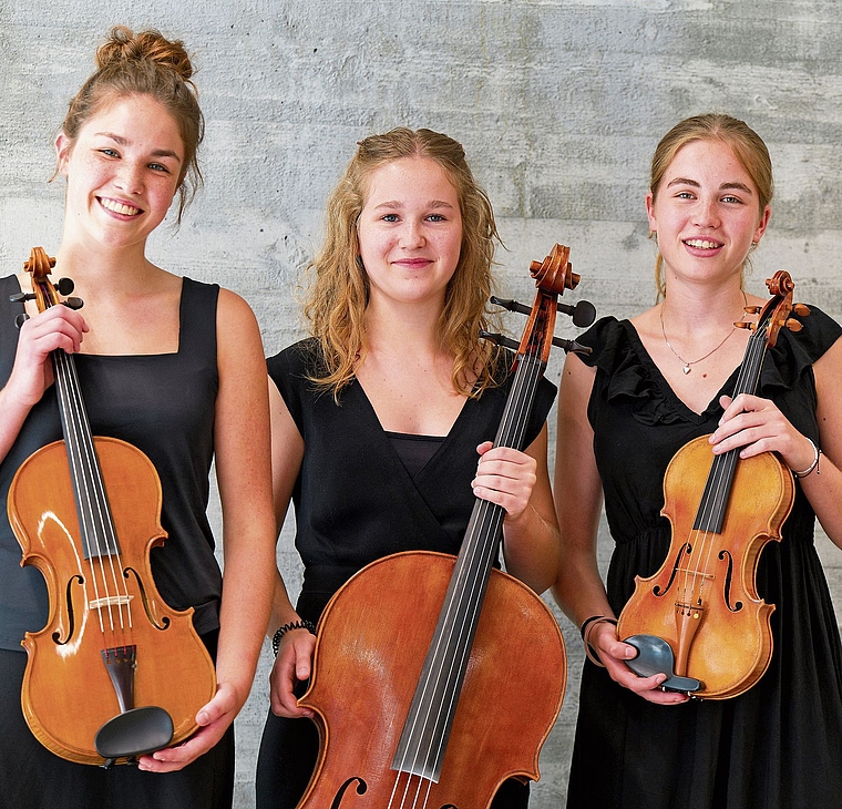 Das «Trio Armonia» (v.l.): Leonie Bättig, Frida Knüsel, Felizia Bättig.Bild: Juerg Flueckiger