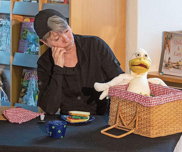 Das hässliche Entlein, von und mit Daniela d’Arcangelo, Puppentheater Ins.bild: Heinz Hug