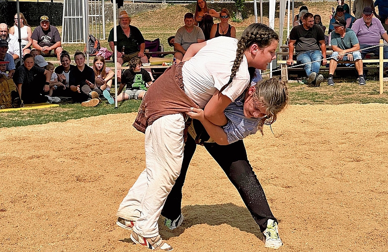 Der Schlussgang der Meitli 1.Bild: Jil Lüscher Der Schlussgang der Meitli 1.Bild: Jil Lüscher