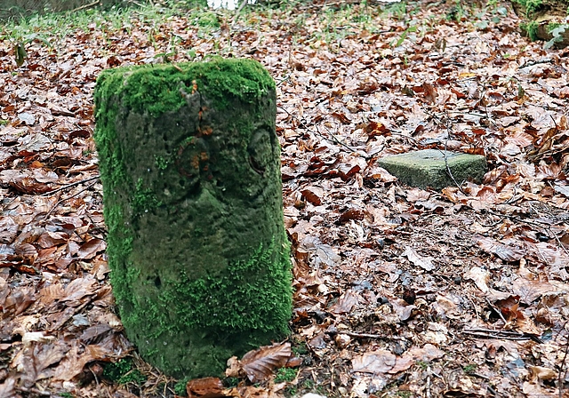 Alter und neuer Markstein am Dreifachgrenzpunkt Mühlethal-Oftringen-Safenwil.Bilder: zvg
