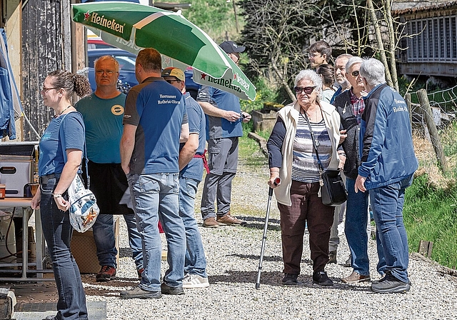 Die Grilladen, Burger und Pommes wurden jeweils frisch zubereitet.