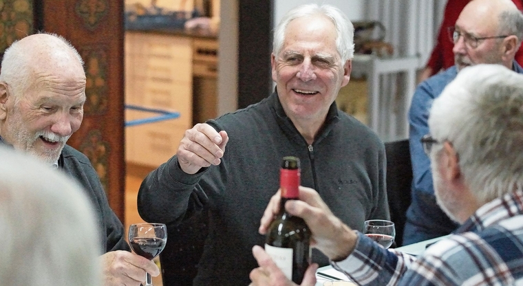 Die Riege beim Geniessen.Hansruedi Wülser