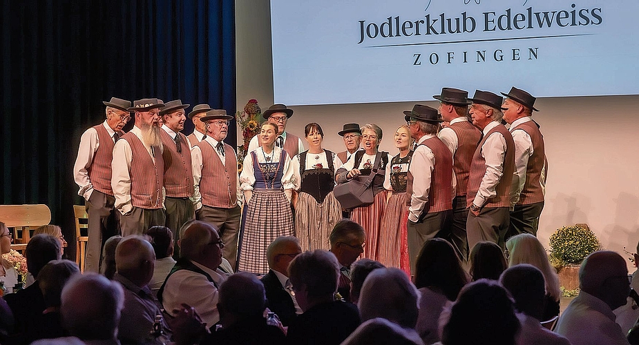 Der Jodlerklub Edelweiss in seinem Element. Der Jodlerklub Edelweiss in seinem Element.