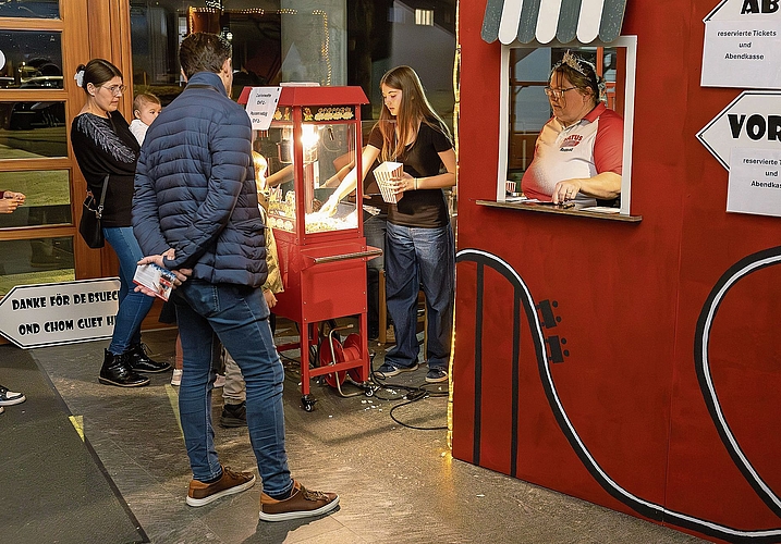 Das Popcorn verströmte einen herrlichen Duft. Das Popcorn verströmte einen herrlichen Duft.