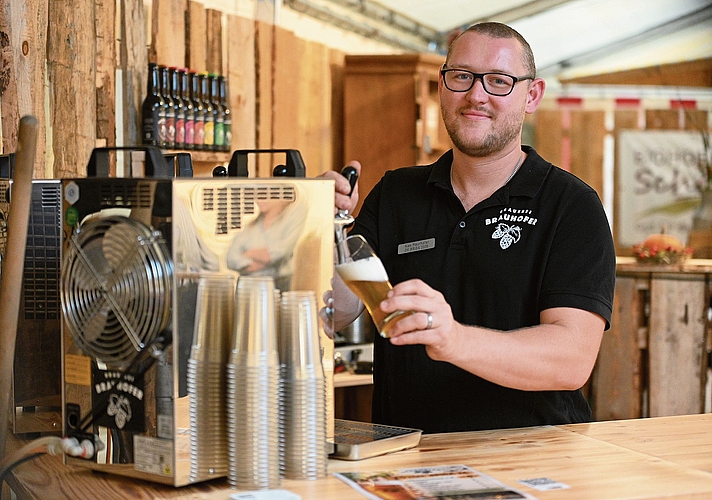 Im Bauernzelt zapfte Alex Maurhofer von der Brittnauer Brauerei Brauhofer flüssiges Gold.