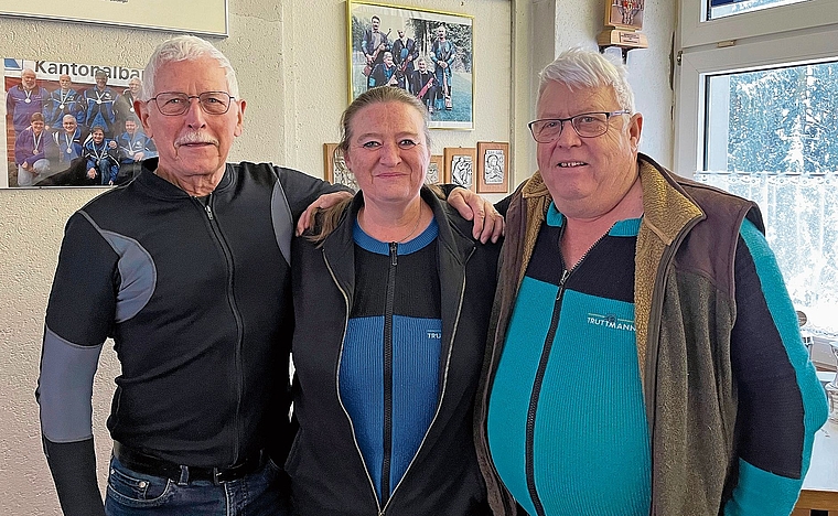 Die drei Erstplatzierten des Winterschiessens 2026 (v.l.): Heinz Sollberger, Barbara Eichenberger und Walter Eichenberger.Bild: ZVG