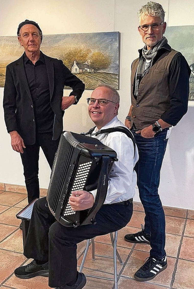 Pitsch Geissbühler, Roger Profos und Sam Stauffer (v.l.) an der Vernissage.Bild: zvg