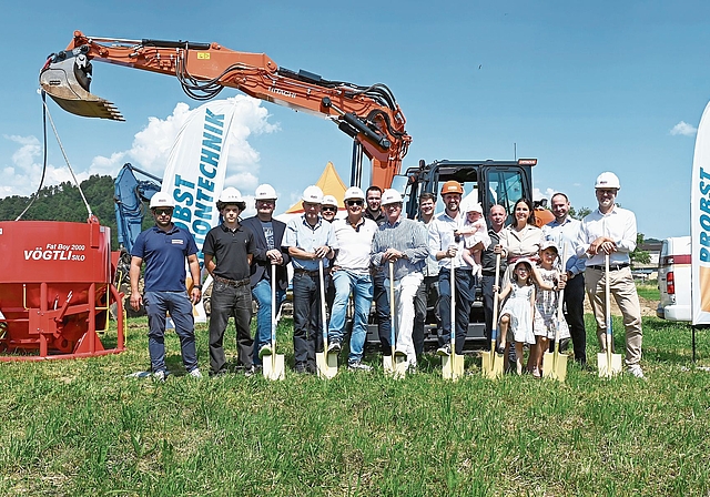 An der Industriestrasse  12 erfolgte der Spatenstich zum neuen Firmensitz.Bilder: Manuel Arnold