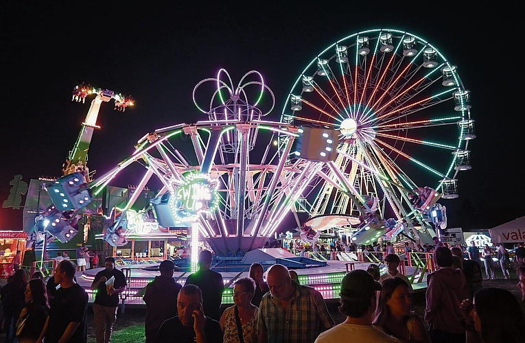 Riesenrad, Swing up oder sogar Hip Hop – im Lunapark hatte man die Qual der Wahl.Bilder: thomas Fürst Riesenrad, Swing up oder sogar Hip Hop – im Lunapark hatte man die Qual der Wahl.Bilder: thomas Fürst