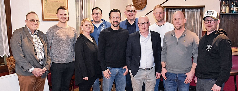 Der Vorstand und die Neumitglieder (von links): Philippe Bally (Kassier), Roger Lüscher (Lüscher & Partner Architekten), Jolanda Flückiger (Fusspflege), Bojan Markovic (Regio Clean), Marco Sucic (Tanz- und Bewegungsstudio), Markus Wittig (Präsid