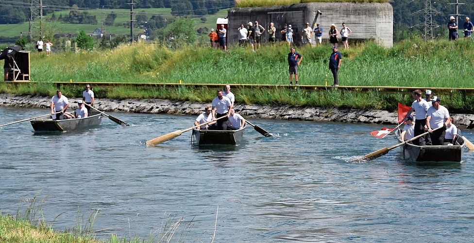 Linienfahrt am Eidgenössischen Pontonierwettfahren 2025.