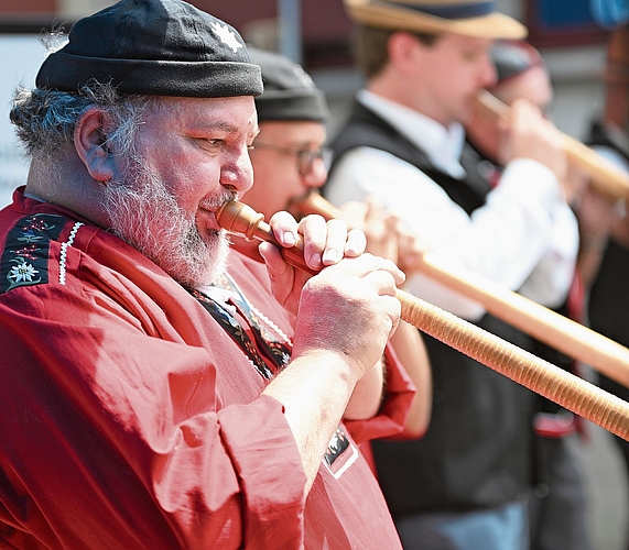 Rolf Bühler und sein Quartett «Alphornklänge Vordemwald» eröffneten die Stobete. Rolf Bühler und sein Quartett «Alphornklänge Vordemwald» eröffneten die Stobete.