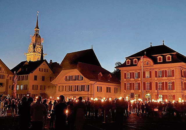 Das Kinderfest findet mit dem Fackelumzug seinen stimmungsvollen Abschluss mitten in der Zofinger Altstadt.Bild: zvg