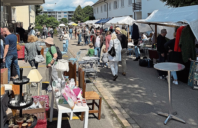 Der beliebte Flohmarkt bei der farbigen Fabrik geht in die zehnte Runde.Bild: zvg