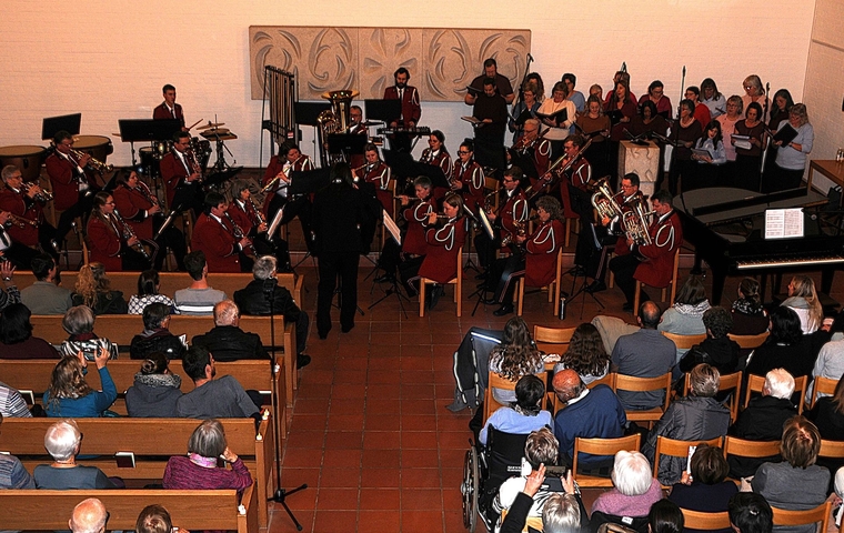 Insgesamt 44 Musikanten und Sängerinnen erfreuten die Herzen der Gäste.Beat Wyttenbach