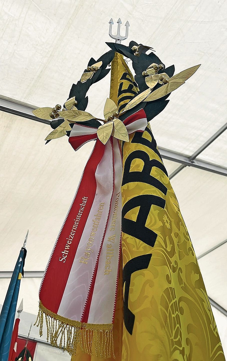 Stolz thront der Gold-Lorbeekranz auf der Fahne der Pontoniere Aarburg.Bild: zvg