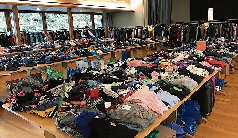 Eine grosse Auswahl wartet an der Winterkleiderbörse auf neue Besitzer.BILD: ZVG
