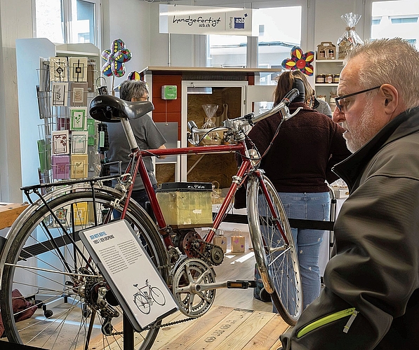 Der «Rote Büffel» aus dem Jahr 1993. Der Protoyp eines E-Bikes.Bilder: Regina Lüthi Der «Rote Büffel» aus dem Jahr 1993. Der Protoyp eines E-Bikes.Bilder: Regina Lüthi