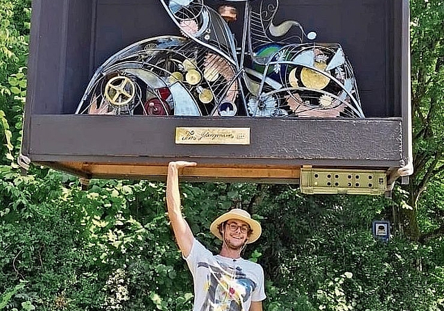 Tim Glanzmann lässt kinetische Objekte und Maschinen aus Eisen, Blech oder Styropor entstehen.Bilder: zvg