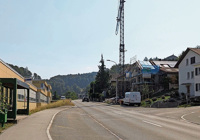 Auf der Mühlethalstrasse ist zwischen Haurihäuserweg und Höfenstrasse ein kombinierter Rad- und Gehweg vorgesehen.Bild: zvg