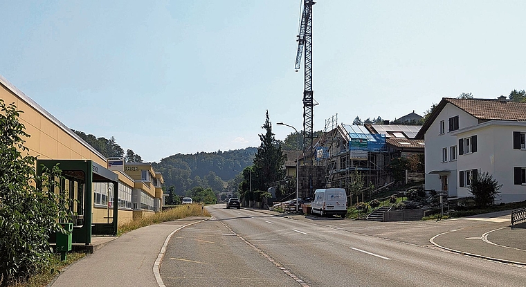 Auf der Mühlethalstrasse ist zwischen Haurihäuserweg und Höfenstrasse ein kombinierter Rad- und Gehweg vorgesehen.Bild: zvg